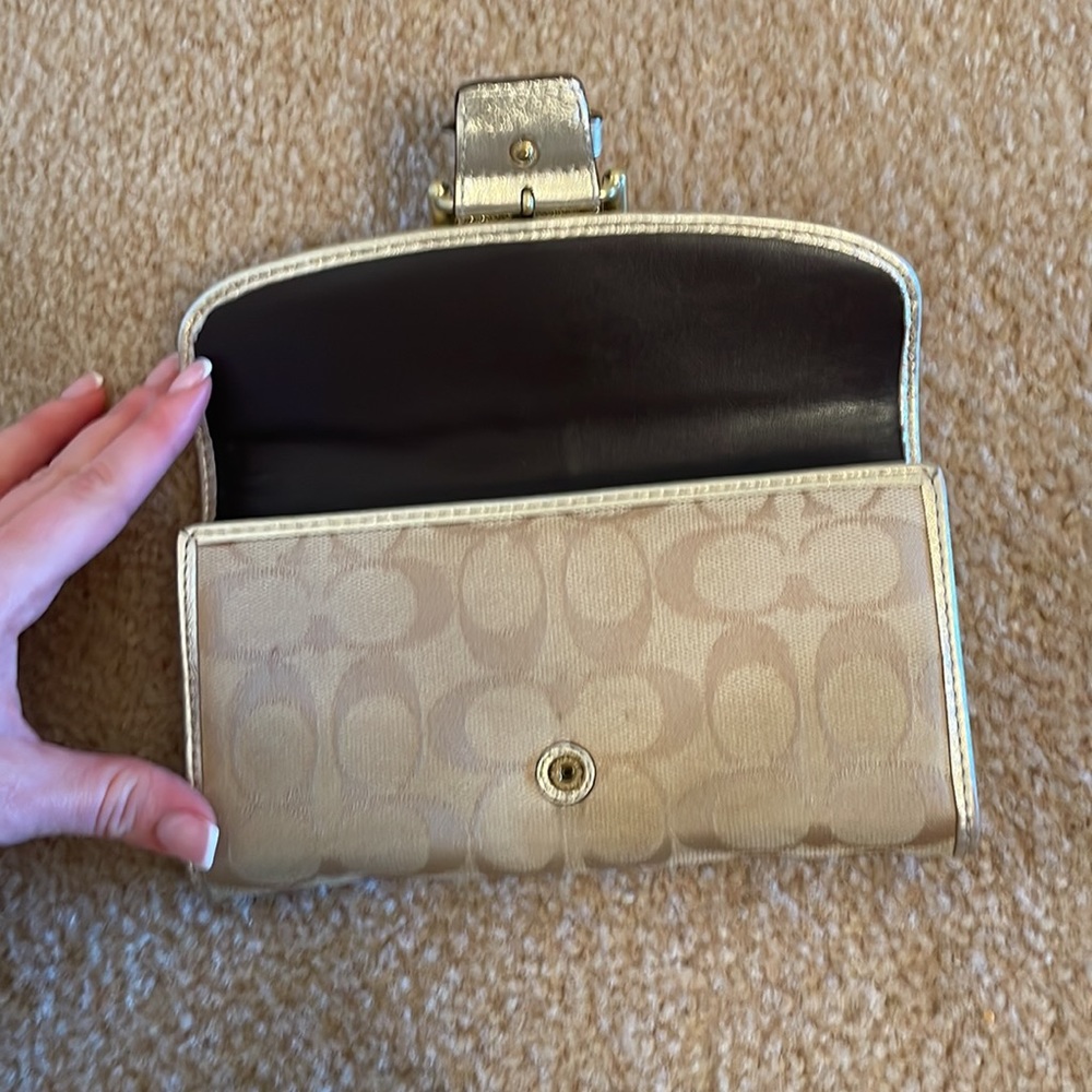 Used Coach wallet - Picture 3 of 4